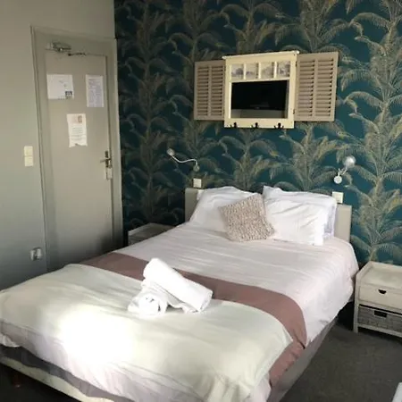 L'escapade Hotel *