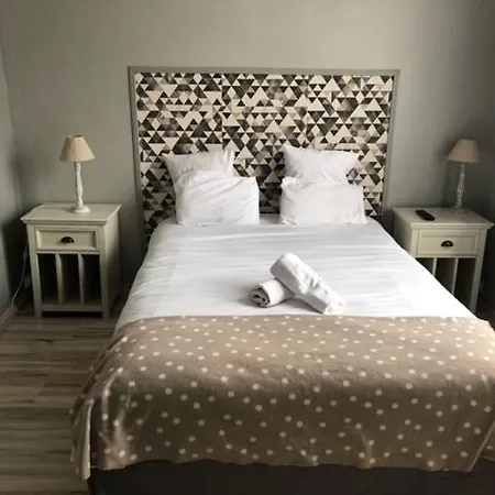 L'escapade Hotel *
